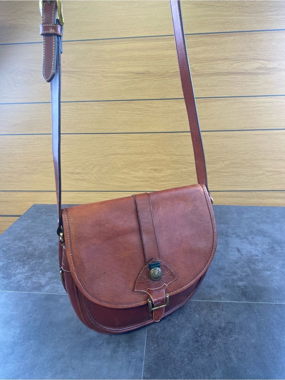 Arlington Greene Saddlery Brown worn Leather Saddle Crossbody Bag - Picture 2 of 11